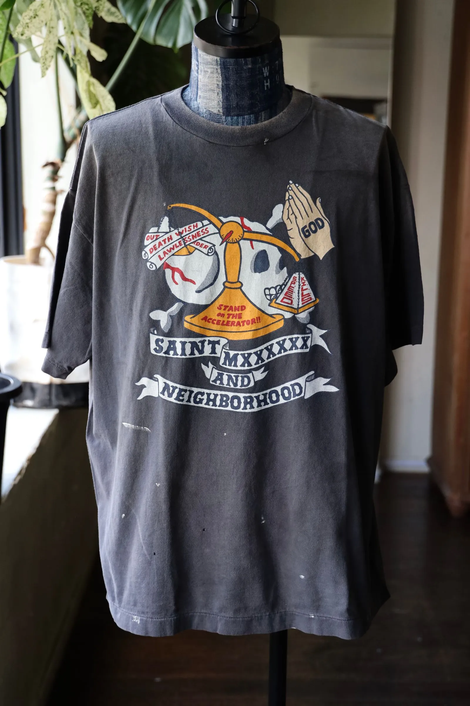 SAINT Mxxxxxx × NEIGHBORHOOD STHD . SS TEE PRAY/BLK NBHD Shinsuke Takizawa co-branded model Praying scale tee Washed black S-XL SAINT HOOD theme co-branded capsule series Garment dyeing Rewashing water fading Destroying graffiti Simulating natural distressed effect Top printing technology Washing treatment Correct version Customized joint main mark/wash mark/cherub mark